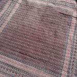 namu-dekoras-lovatieses-austa-medvilnine-lovatiese-uzklotas-lovai-langui-sienui-exp-red-2