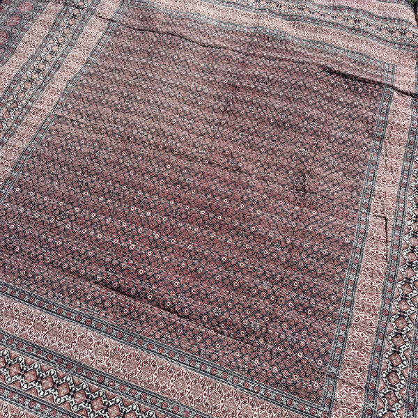 namu-dekoras-lovatieses-austa-medvilnine-lovatiese-uzklotas-lovai-langui-sienui-exp-red-2