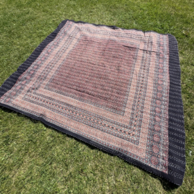 namu-dekoras-lovatieses-austa-medvilnine-lovatiese-uzklotas-lovai-langui-sienui-exp-red-1