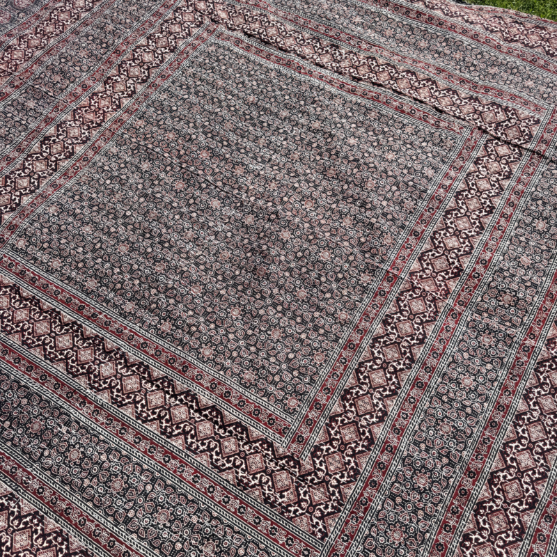 namu-dekoras-lovatieses-austa-medvilnine-lovatiese-uzklotas-lovai-langui-sienui-exp-red-3