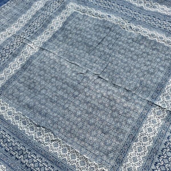 namu-dekoras-lovatieses-austa-medvilnine-lovatiese-uzklotas-lovai-langui-sienui-exp--5