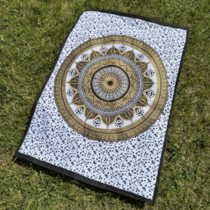 namu-dekoras-lovatieses-medvilnines-lovatieses-medvilninis-plakatas-auks-mandala-1