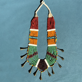 papuosalai-is-indijos-tradiciniai-indu-papuosalai-tradicinis-nagalando-verinys-2