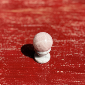 kristalai-dekoratyviniai-kristalai-rozinio-kvarco-sfera-2