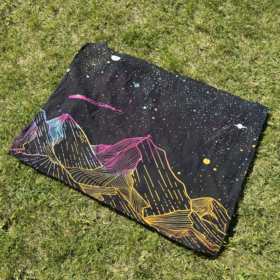 namu-dekoras-lovatieses-medvilnines-lovatieses-medvilninis-plakatas-kalnai