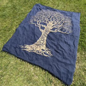 namu-dekoras-lovatieses-austa-medvilnine-lovatiese-uzklotas-lovai-langui-sienui-medis-mel-2