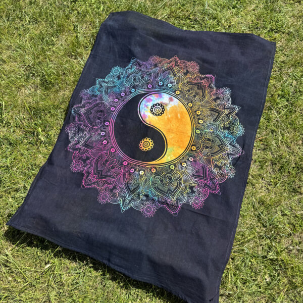 namu-dekoras-lovatieses-medvilnines-lovatieses-medvilninis-plakatas-ying-yang-1