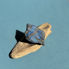 kristalai-neapdirbti-kristalai-neapdirbtas-labradoritas-L002