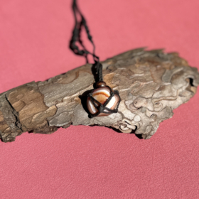 kristalai-kristalu-papuosalai-kristalu-pakabukai-karneolio-macrame-pakabukas