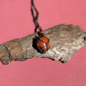 kristalai-kristalu-papuosalai-kristalu-pakabukai-jaspio-macrame-pakabukas