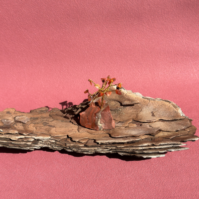 kristalai-dekoratyviniai-kristalai-karneolio-medelis