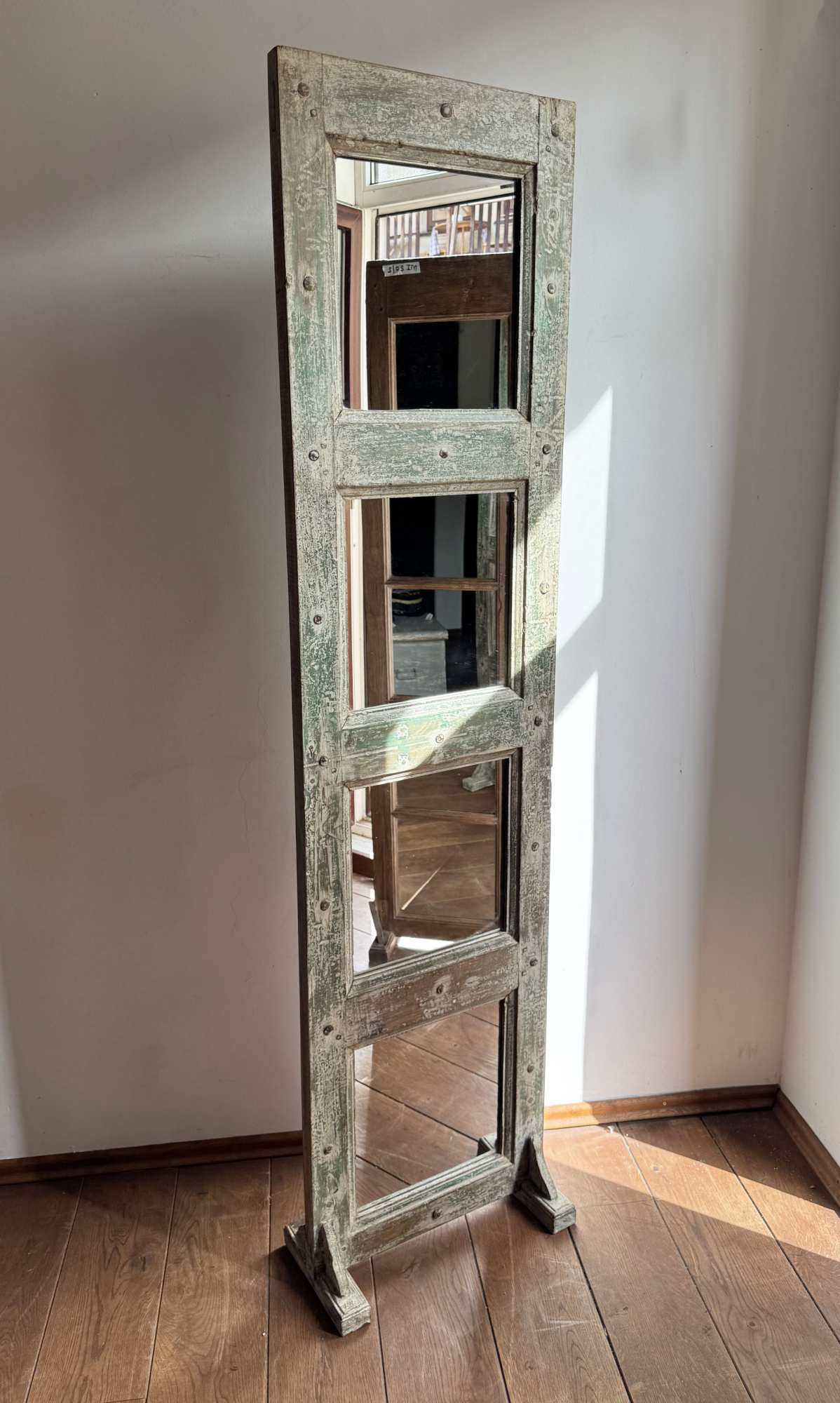 Pastatomas Veidrodis namu-dekoras-baldai-veidrodziai-pastatomas-veidrodis-1a