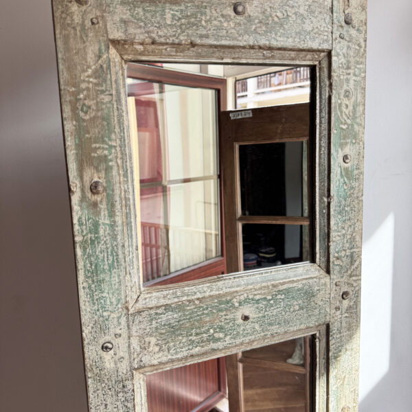 namu-dekoras-baldai-veidrodziai-pastatomas-veidrodis-2a