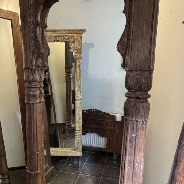 namu-dekoras-baldai-veidrodziai-pastatomas-veidrodis-rudas-