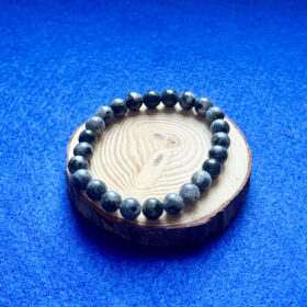 papuosalai-is-kristalu-apyrankes-is-kristalu-larvikito-apyrankė-8mm