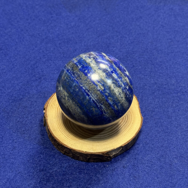 kristalai-dekoratyviniai-kristalai-lazurito-sfera