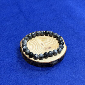 papuosalai-is-kristalu-apyrankes-is-kristalu-larvikito-apyrankė-8mm