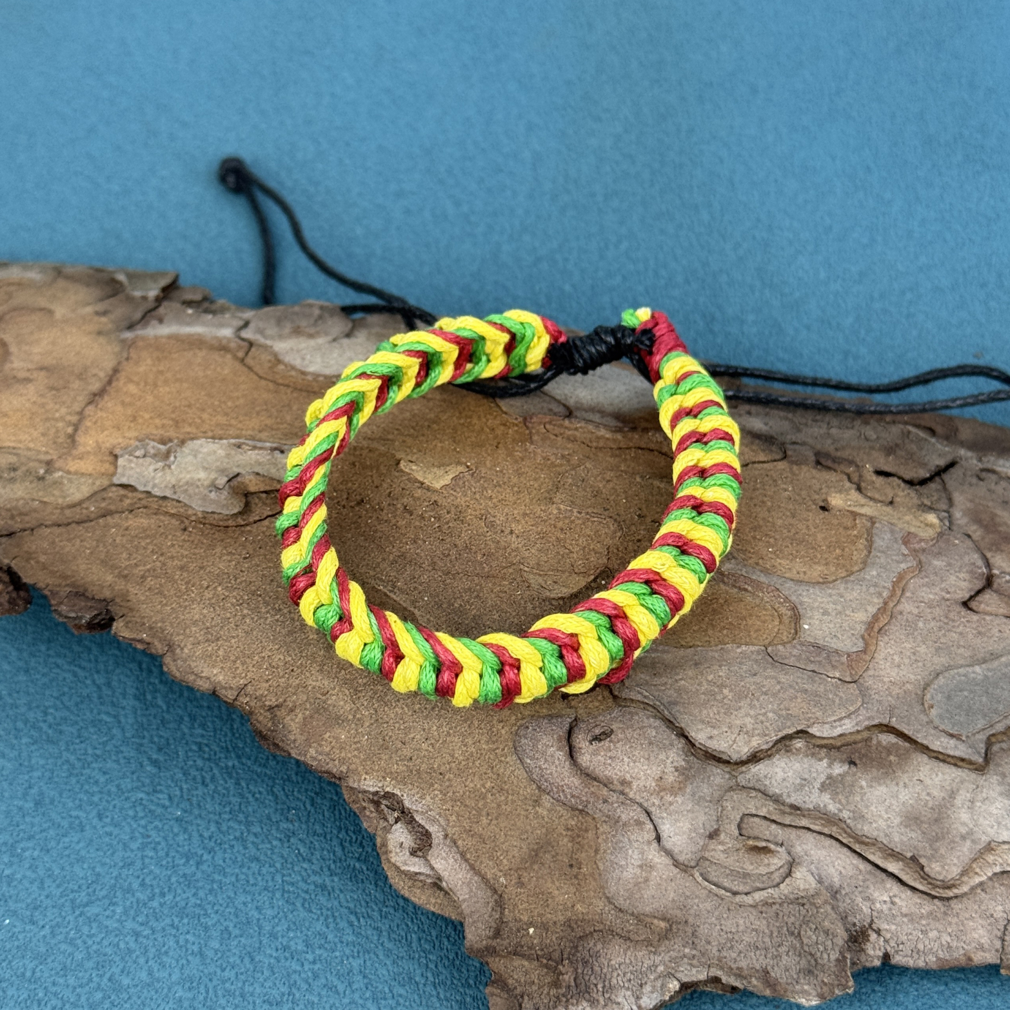 Medvilninė apyrankė "Rasta" papuosalai-is-indijos-apyrankes-apyrankes-is-dziuto-medvilnine-apyranke-rasta-4