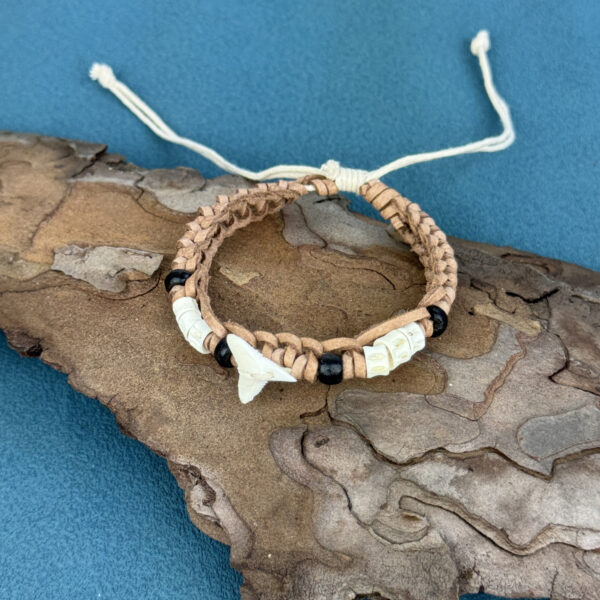 papuosalai-is-indijos-apyrankes-odines-apyrankes-odine-apyranke-su-ryklio-dantimis-3