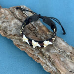 papuosalai-is-indijos-apyrankes-odines-apyrankes-odine-apyranke-su-ryklio-dantimis-3-1