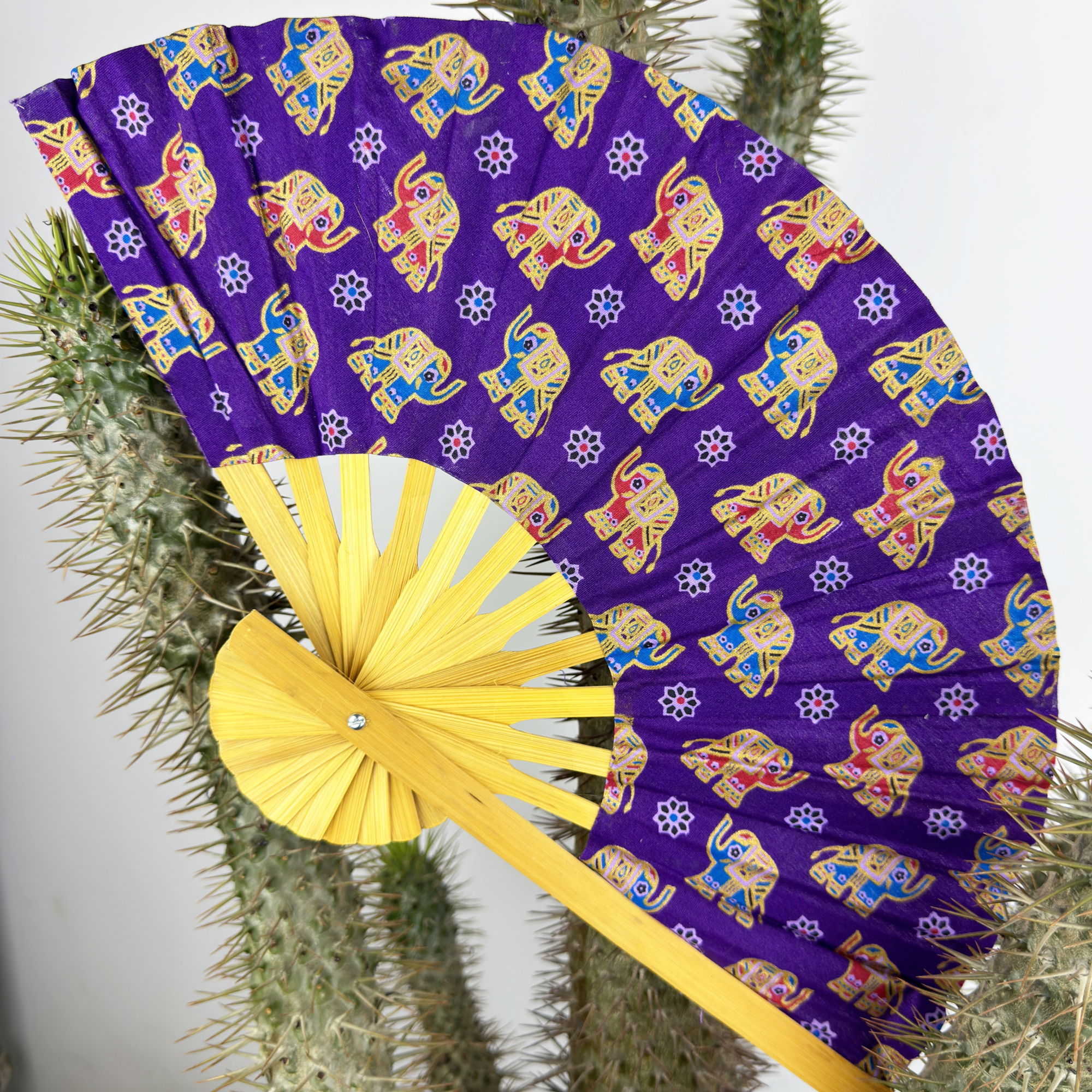 Vėduoklė "Drambliukai" aksesuarai-is-indijos-veduokles-veduokle-drambliukai-1