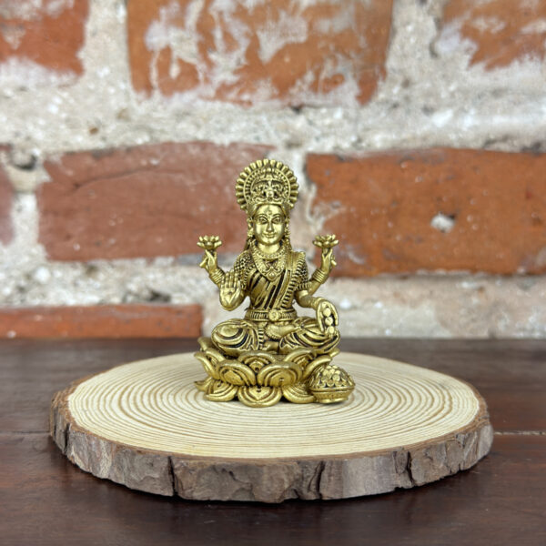namu-dekoras-zalvarines-statulos-zalvarine-statula-gold-laksmi-
