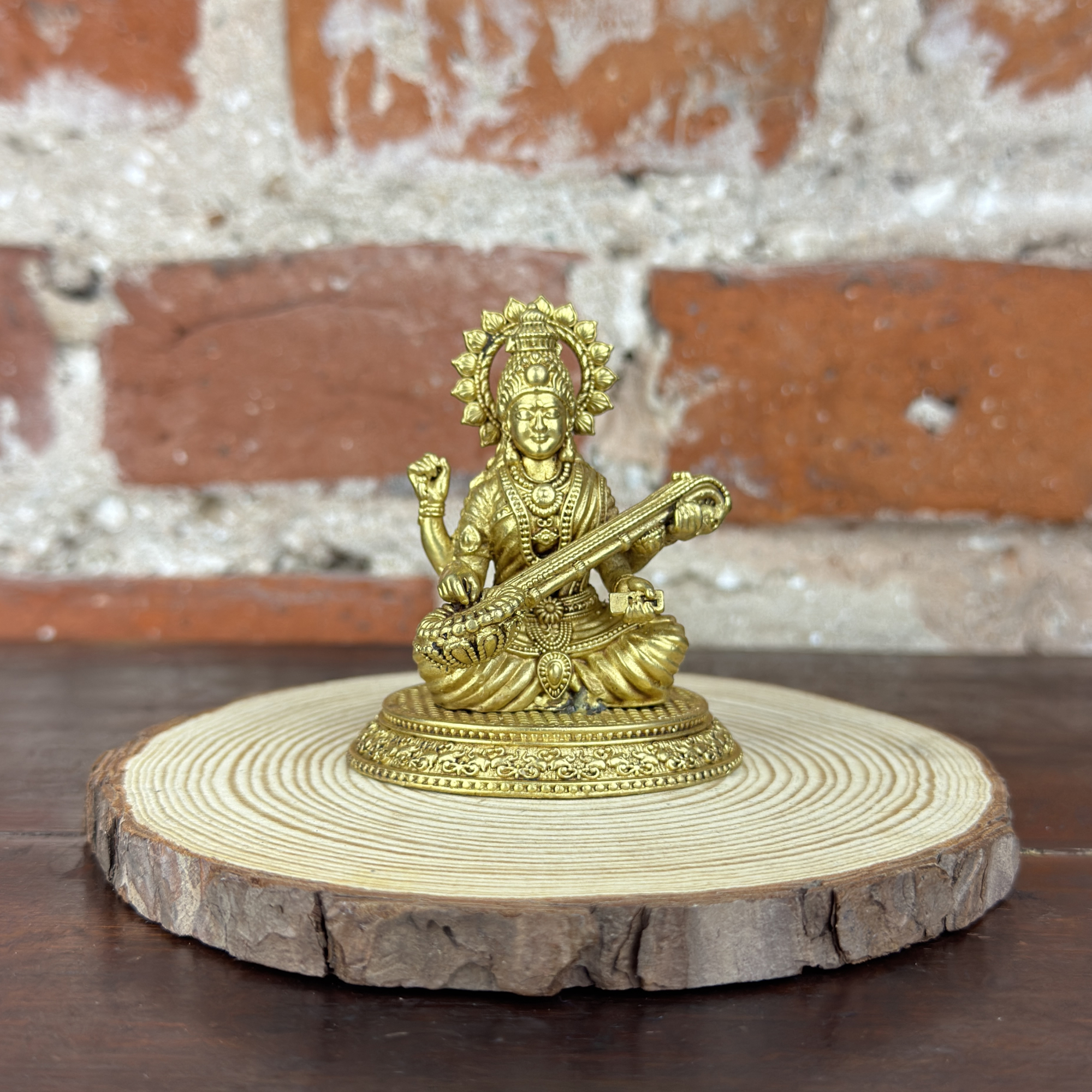 Žalvarinė statula "Saraswati" namu-dekoras-zalvarines-statulos-zalvarine-statula-gold-saraswati-2