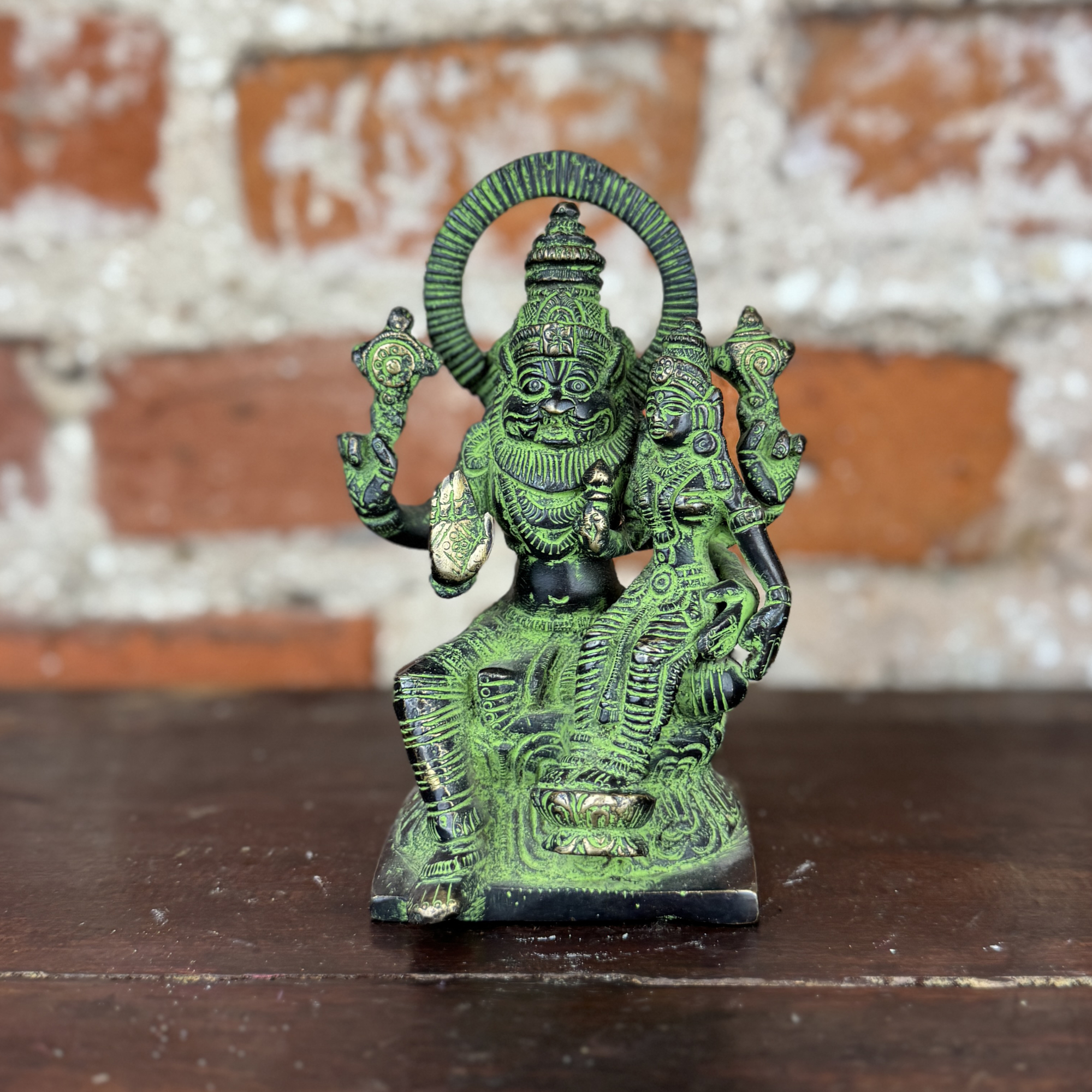 Žalvarinė statula "Narasimha ir Lakšmi" namu-dekoras-zalvarines-statulos-zalvarine-statula-narasimha-3