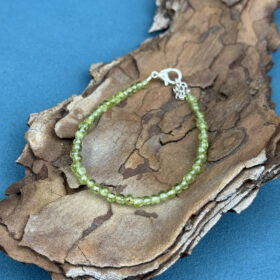 kristalai-papuosalai-is-kristalu-apyrankes-is-peridoto-2026